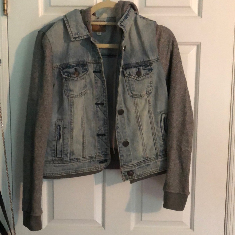 American eagle jean jacket with sweatshirt sleeves